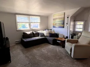 Comfortable 2-bedroom beach home with parking. - Image 5