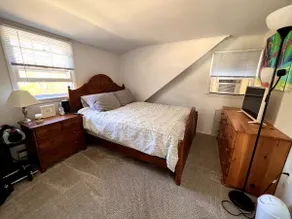 Comfortable 2-bedroom beach home with parking. - Image 2