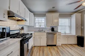 Light and Airy Midtown Charmer - Image 3