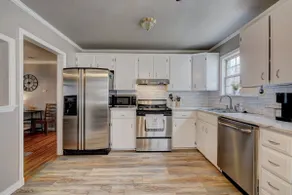Light and Airy Midtown Charmer - Image 5