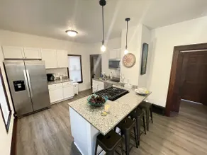 Cozy and Modern 4 bedroom 1 Bathroom McKinley Home - Image 5