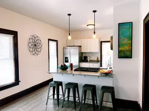 Cozy and Modern 4 bedroom 1 Bathroom McKinley Home - Image 4