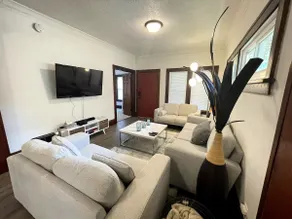 Cozy and Modern 4 bedroom 1 Bathroom McKinley Home - Image 3