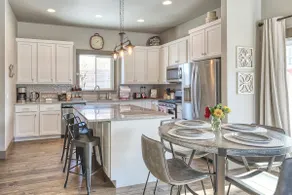King beds/ Waffle bar/ River access/ Game room - Image 3