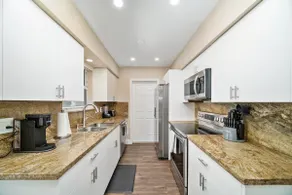 Beautiful home with pool! 5 mins from FTL Airport - Image 2