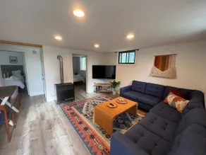 Downtown 2BR across from lovely park - Image 2