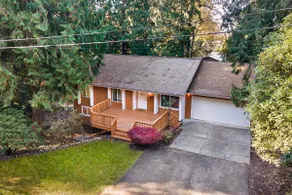 Sammamish Modern Family & Pet Friendly Home - Image 2