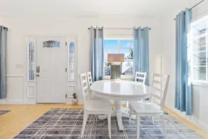 Stylish & Spacious Home Near Downtown & Beaches - Image 5