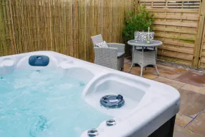 Gower Villa Luxury Cottage, 2 bedroom en-suite with Hot Tub - Image 5