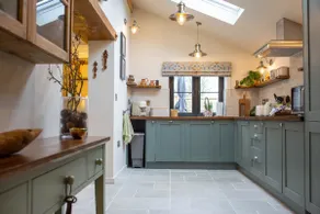 Gower Villa Luxury Cottage, 2 bedroom en-suite with Hot Tub - Image 4