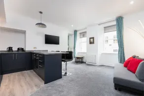 City centre 2 bedroom flat - Image 4