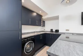 City centre 2 bedroom flat - Image 2