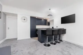 City centre 2 bedroom flat - Image 3