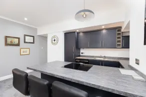 City centre 2 bedroom flat - Image 5