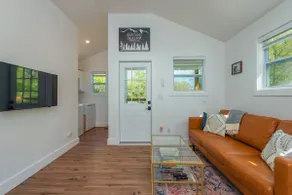 Peaceful Getaway 10 Min to Downtown & 4 to Parkway - Image 2