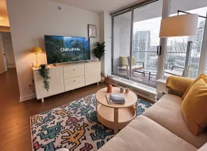 Modern 3BDR/4BDS in DT / AC / Pool / Gym / Best Location + Parking - Image 2