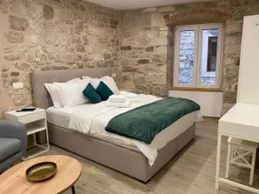 Studio In Diocletian Palace•Walk Everywhere•A/C - Image 2