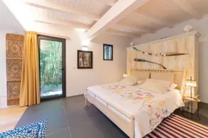 Design apartment in a botanic garden with pool - Image 5