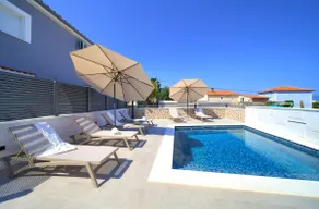 Alojamiento con piscina, barbacoa y terraza | Vistas a la piscina - Image 5