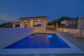 Alojamiento con piscina, barbacoa y terraza | Vistas a la piscina - Image 2