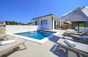 Alojamiento con piscina, barbacoa y terraza | Vistas a la piscina - Image 4