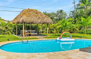 Casa Del Sol - Bike to Beach, Saltwater Pool & Private Backyard - Image 2