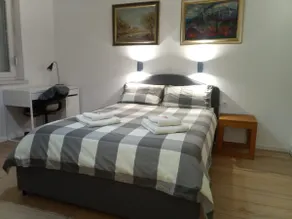 Lovely flat, city center with free parking - Image 3