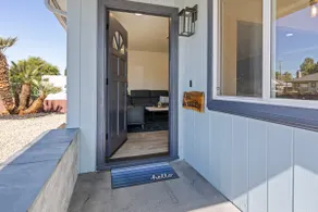 Luxurious Oasis nestled in Lodi - Image 4