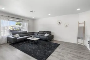 Luxurious Oasis nestled in Lodi - Image 5
