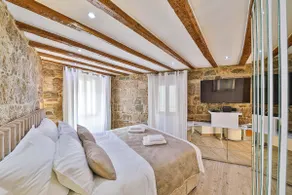 Old Town Pearl Apartment - Image 5