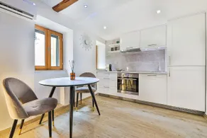 Old Town Pearl Apartment - Image 4