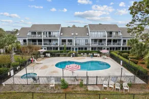 Quiet Condo, Pool, Free parking & Free Laundry! - Image 5