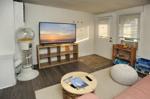 Peach by the Beach! 1 Bdrm Apt close to downtown - Image 2