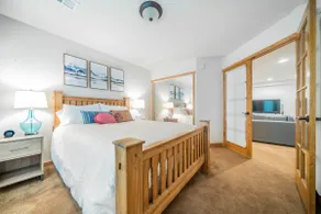 SALE! Ideal Location! AC, Hot Tub, King Bed! - Image 5