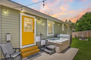 New Mountain Cottage w/Hot Tub, Firepit, Fireplace - Image 3
