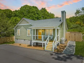 New Mountain Cottage w/Hot Tub, Firepit, Fireplace - Image 2
