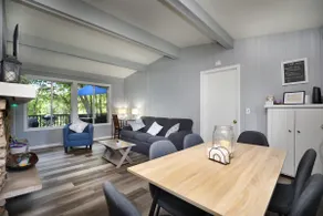 Beautiful 2-bedroom Cottage - Image 5
