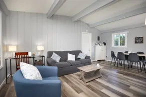 Beautiful 2-bedroom Cottage - Image 4