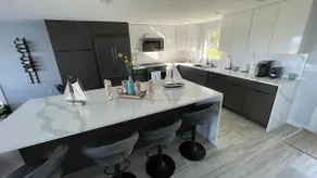 Beachfront House with Beautiful Ocean Views and Private Beach Access - Image 4