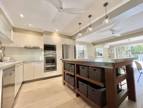 SUNSHINE BEACH OASIS, PRIVATE POOL, PET FRIENDLY - Image 4