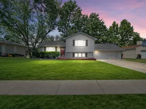 Spacious updated home minutes from Airport and DT! - Image 2