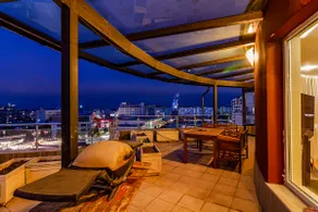 Sofia Luxury 3-Bed Penthouse Apartment Sleeps 6 - Image 2