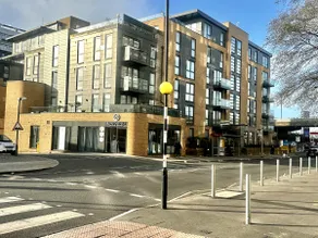 Stylish Brentford - Image 3