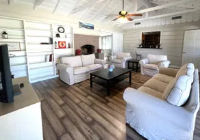 Spacious 2 living rooms, 3 bedrooms, free parking - Image 4