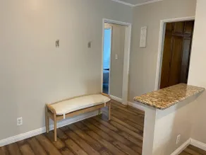Spacious 2 living rooms, 3 bedrooms, free parking - Image 5