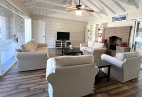 Spacious 2 living rooms, 3 bedrooms, free parking - Image 3