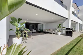 Brand New, Elegant Three Bed Apartment - Image 2