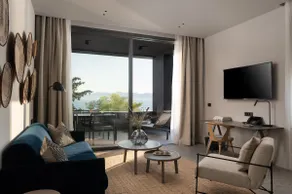 La Vista Apartment with Balcony and Sea View - Image 2