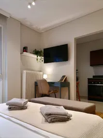 Studio 12 with balcony - close to the city center - Image 4