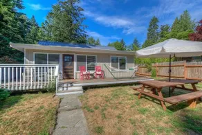 Dog-Friendly Cottage with hot tub, kayaks - Image 4